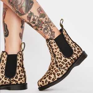 ISO✨Dr Martens Flora Leopard Print Chelsea Boots🐆